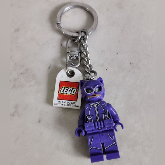 LEGO Catwoman From Batman Movie DC Superheroes Keychain Ring Holder - Picture 8 of 9